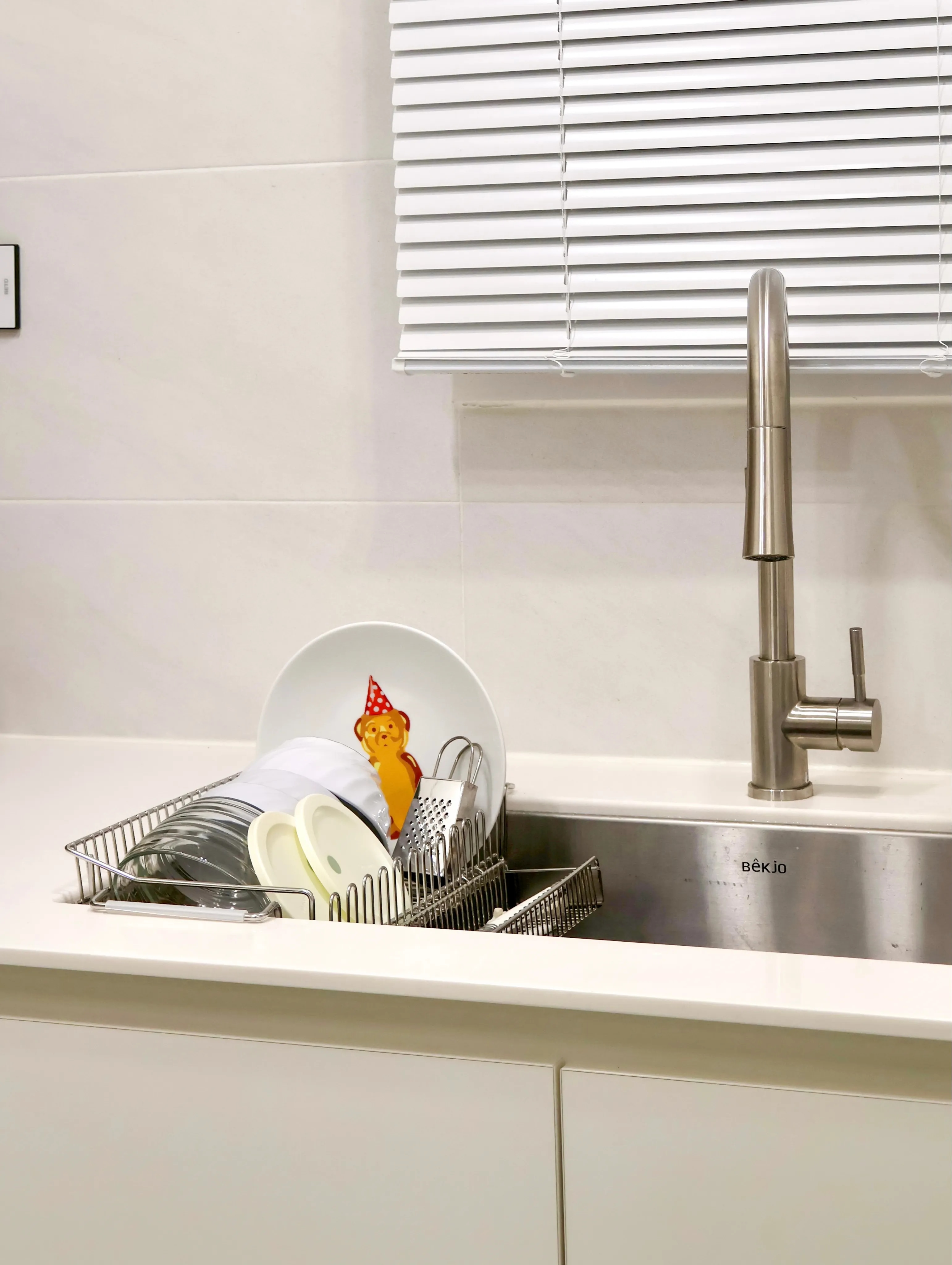 Dual Fit Sink Dish Rack user photo