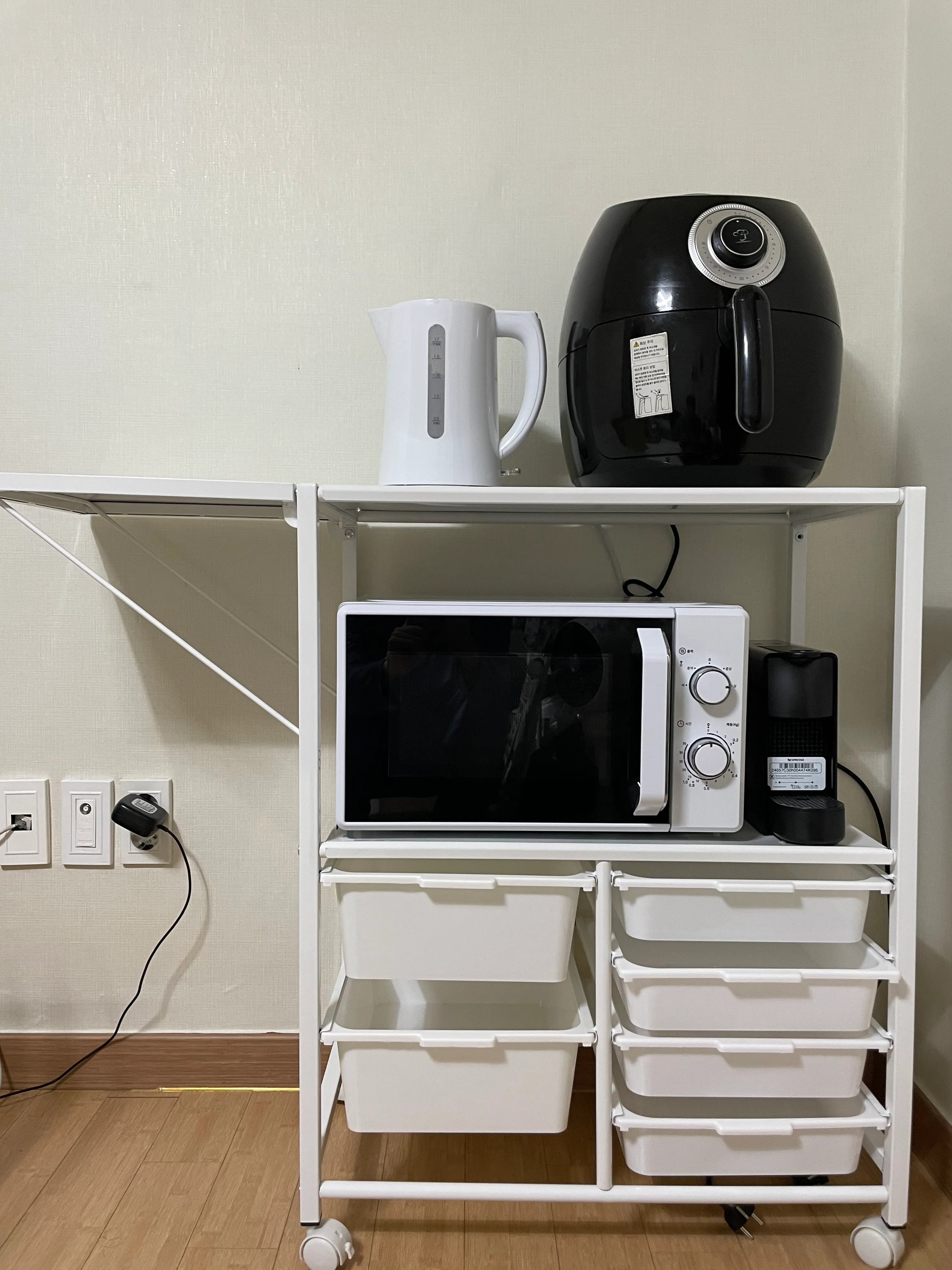 Expandable Rolling Microwave Storage Rack user photo