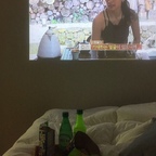 주말엔 간단한 주전부리와 함께 빔으로 TV를 보며 시간을 보내요:)