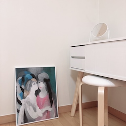 안료잉크로 캔버스에 프린트되서 질감이 진짜 그림같아요. 그림하나로 분위기가 살아납니다^^*