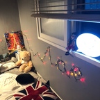 ❄️간단하게 겨울분위기를 낼수있는 방법❄️

전구는 다이소에서 5000원에 구매할수있어요! 원하는 영어문구를 하면되는데 저는 가장 간단하고 좋은 러브(LOVE)를했어요🐶 
십분정도만에 만든거같아요!! 간단하게 겨울분위기 내기 딱 좋은거같아요!