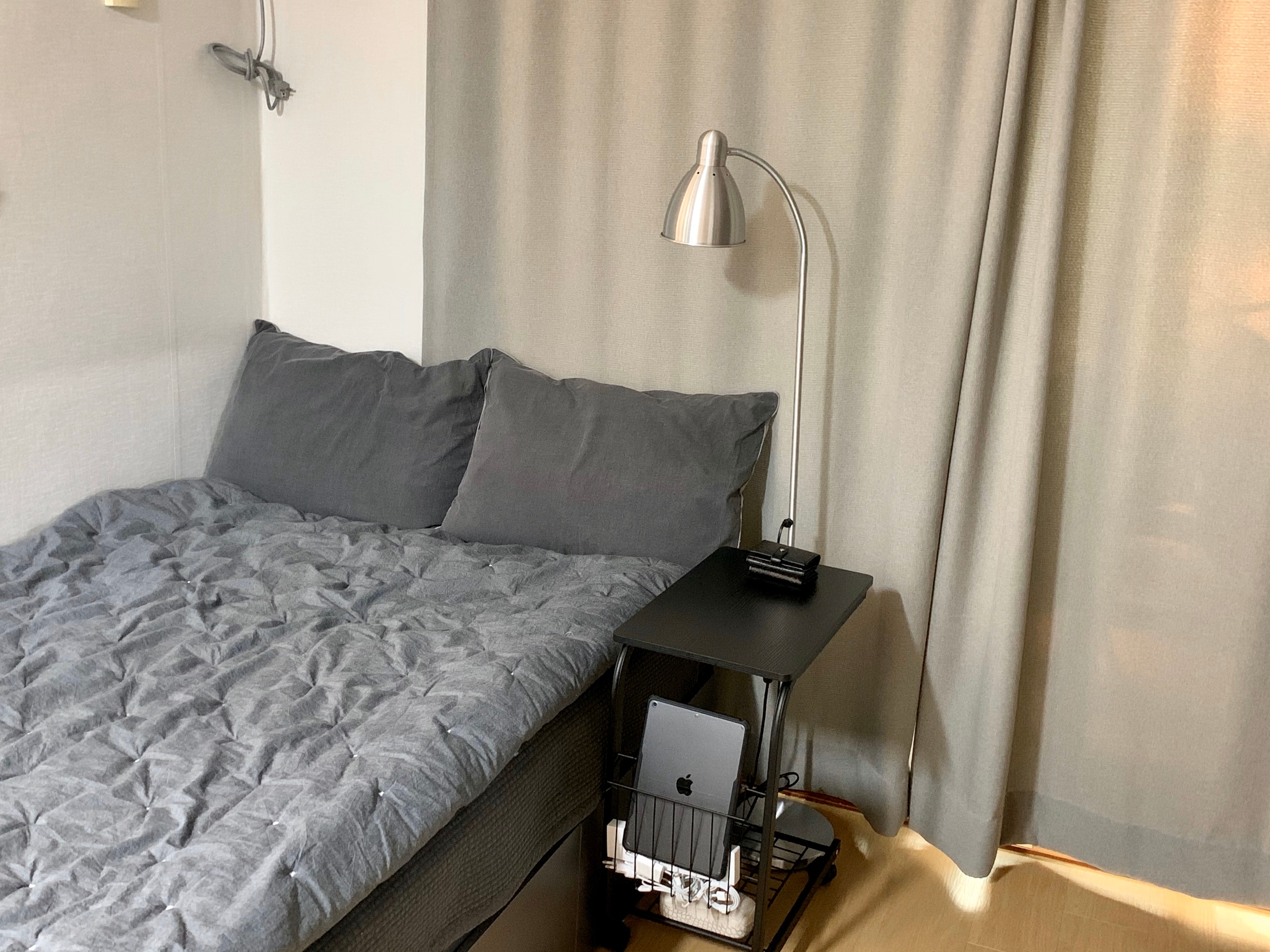 Rolling C-Shaped Side Table with Magazine Rack user photo