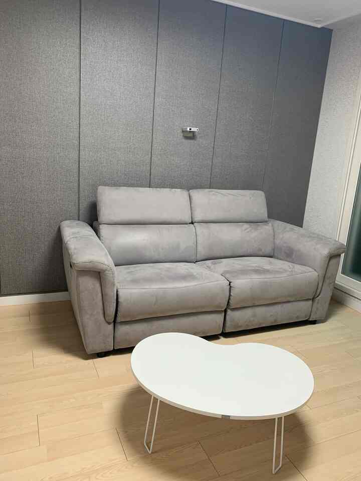 빔프로젝터와 리클라이너로 꽉채운 저녁있는 삶!