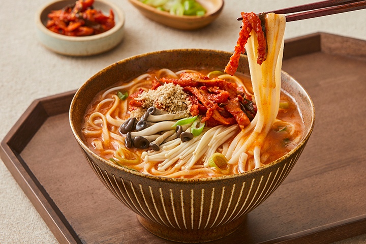 파스타·면요리 > 편스토랑 이찬원의 무말랭이 장칼국수 밀키트 (2인분) 590g | 오늘의집 쇼핑 편스토랑 이찬원의 무말랭이 장칼국수 밀키트... 