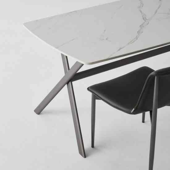 バッハ 802 リニア ダイニングチェア