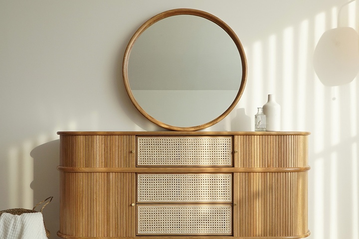 침실 맞은편 협탁