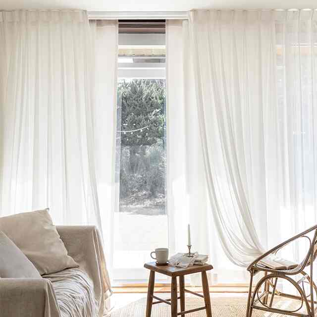Dressy ホワイト シフォン+遮光 カーテンセット