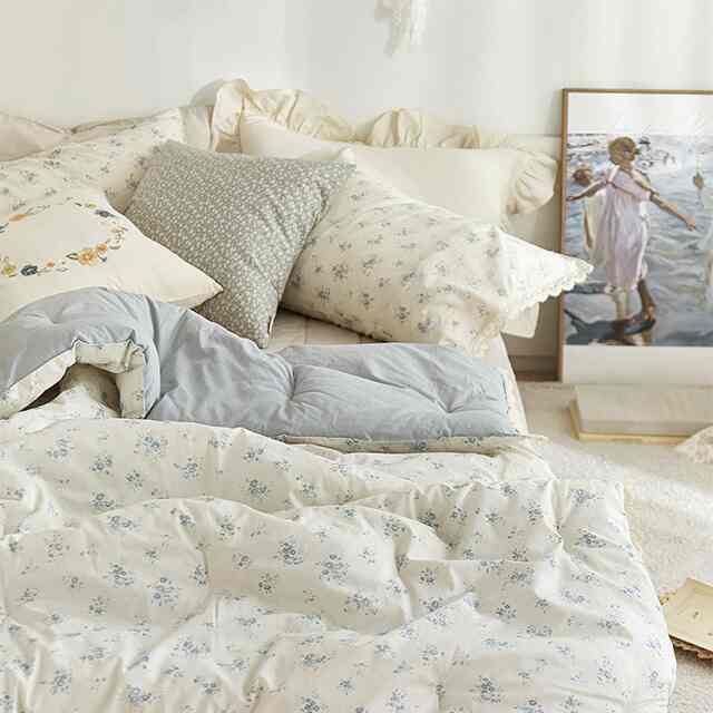 Cottage Blue Flower Comforter