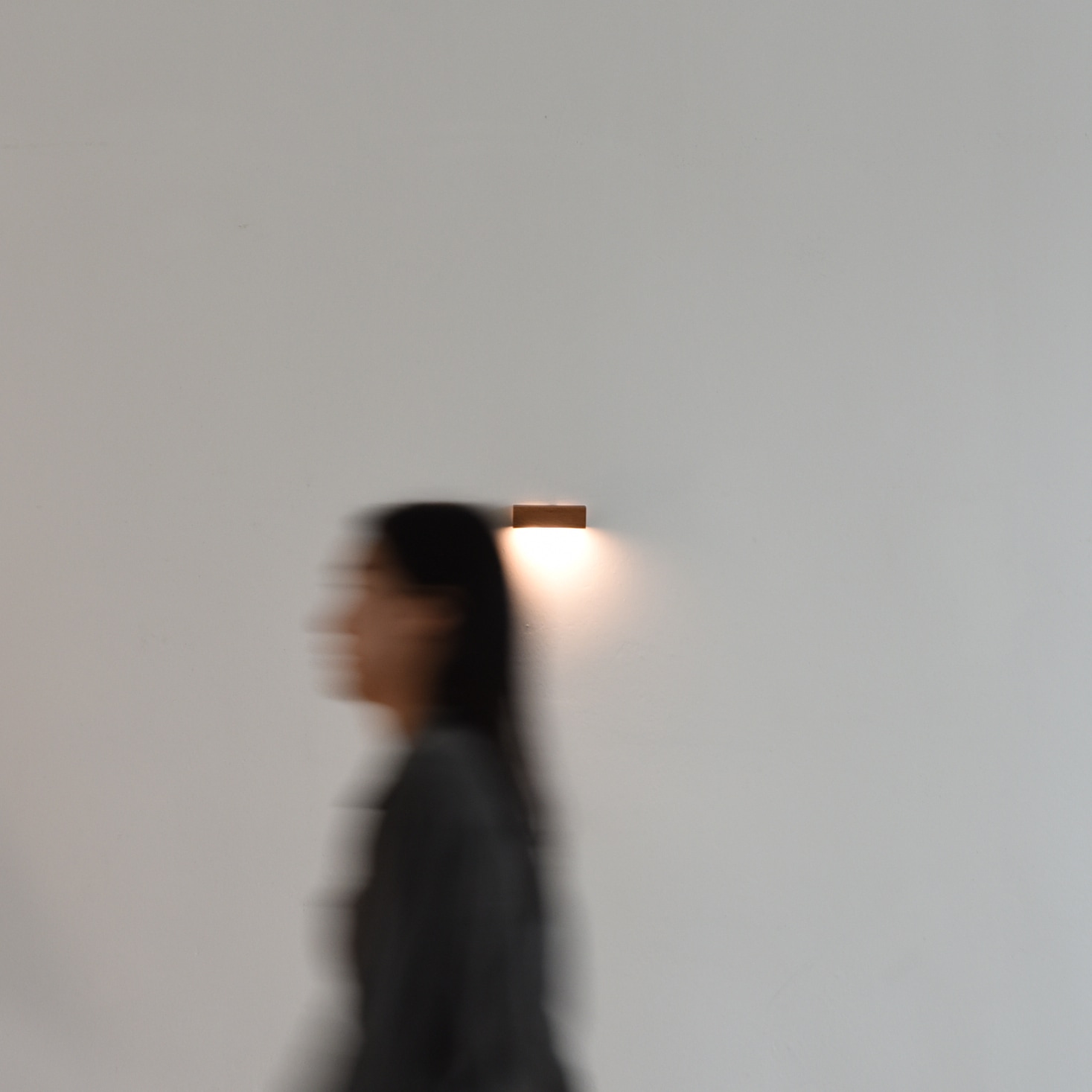 오늘의집 디라이징 Motion lamp 포스터 부착형 우드 원목 조명 현관 복도 무선 모션 센서등 충전식