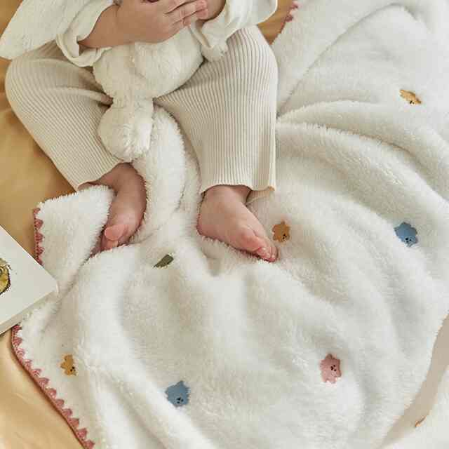 グミベア 刺繍 ブランケット