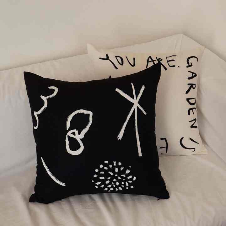 ドローイング クッション Dancing night in the garden