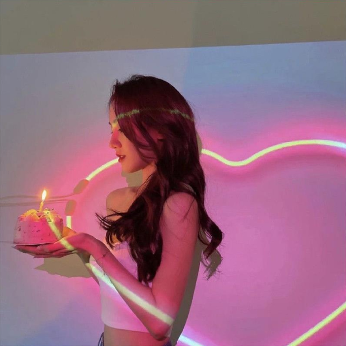 레나에너지 인스타 여신 빔프로젝터 미니 나비 조명 네온하트여신빔