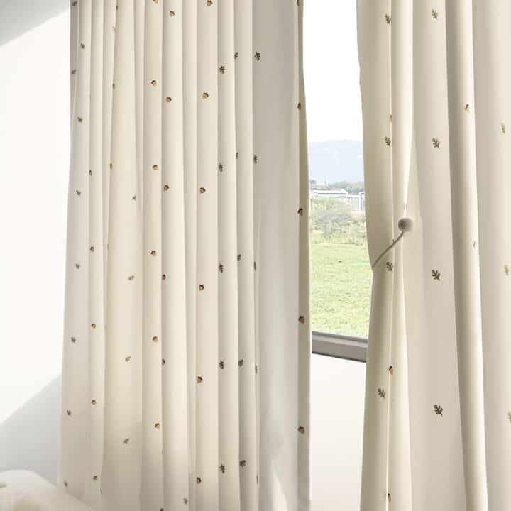 どんぐり刺繍 遮光カーテン［2種］
