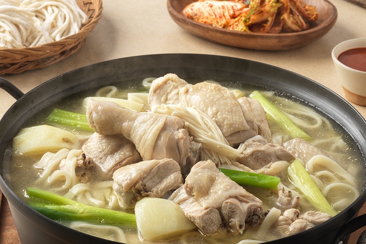 파스타·면요리 > 닭한마리 칼국수 (2인분) | 오늘의집 쇼핑 닭한마리 칼국수 (2인분)