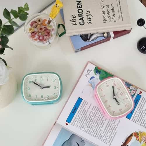 ヴィンテージ アラーム 卓上時計［2色］