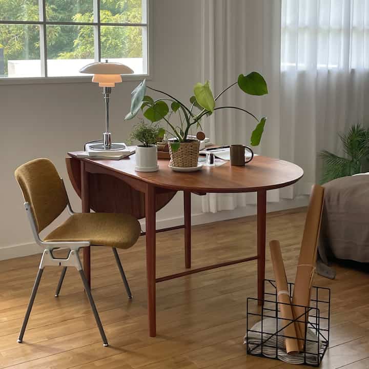 Extendable Oval Dining Table