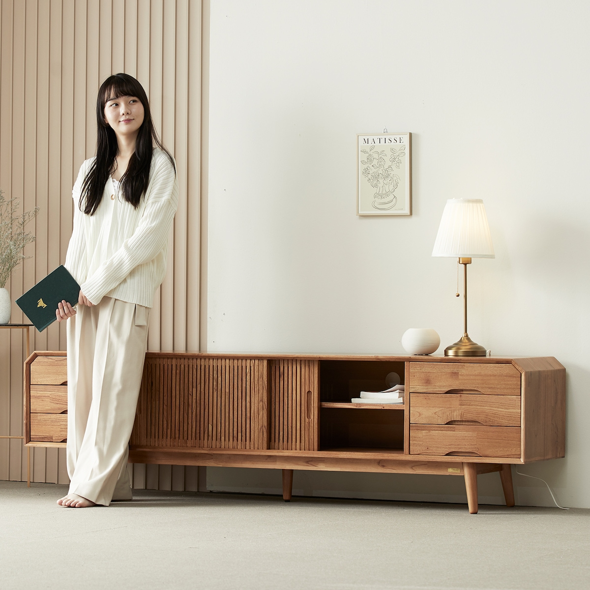까르엠가구 참죽나무 원목 루버린 TV 거실장 1200/2000