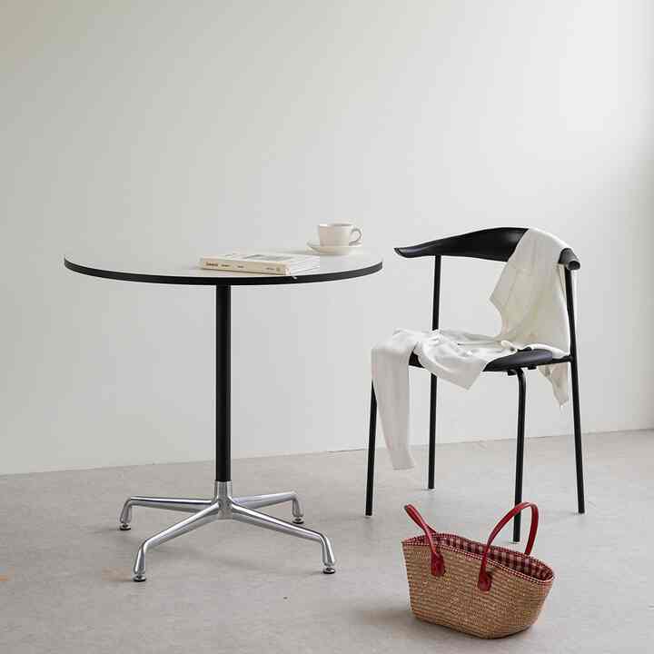 Daisy ホワイト ラウンドテーブル 700