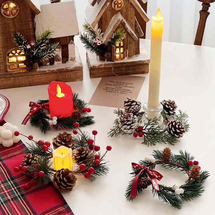 松ぼっくりと赤いベリーのクリスマスキャンドルリース［3種］