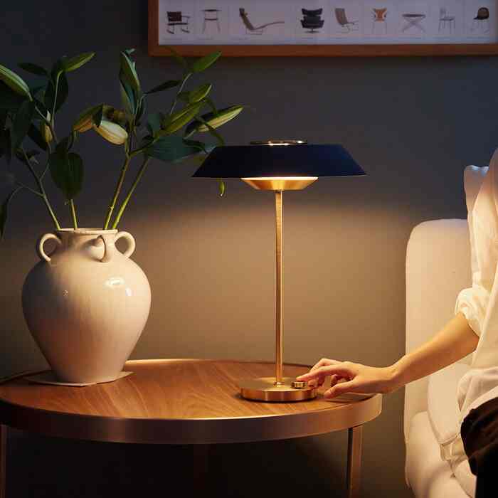 vittz LED テーブルランプ