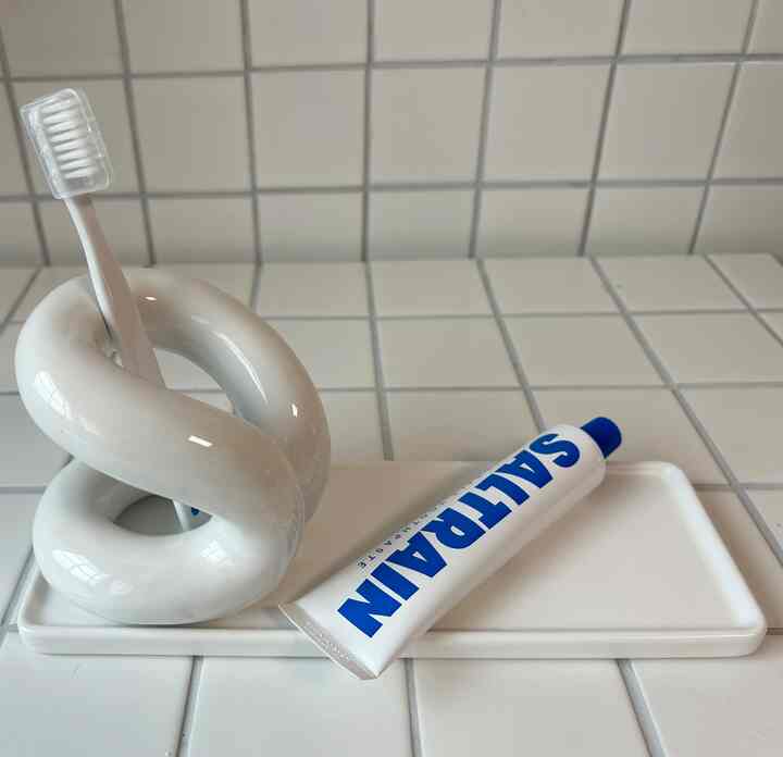 カーブドハンドメイドセラミック歯ブラシスタンド＆トレー［2色］