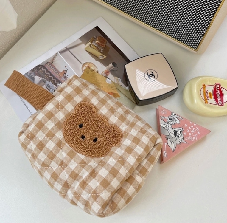 퀼팅 체크 베어 기저귀 생리대 화장품 수납 파우치 / 데일리용 파우치(S) 가격 추이 THE살림앤코 퀼팅 체크 베어 기저귀 생리대 화장품 수납 파우치 / 데일리용 파우치(S) - 최저가 8,900원