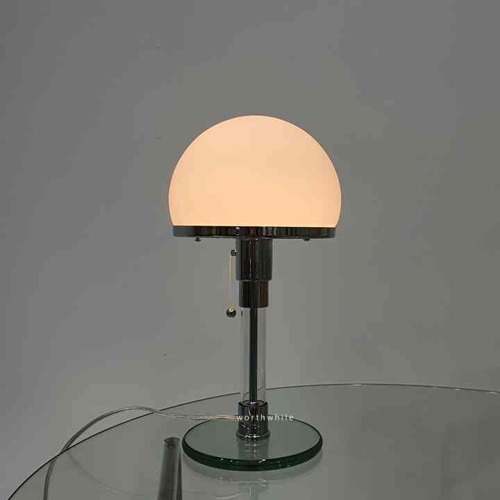 BH デザイン テーブルランプ