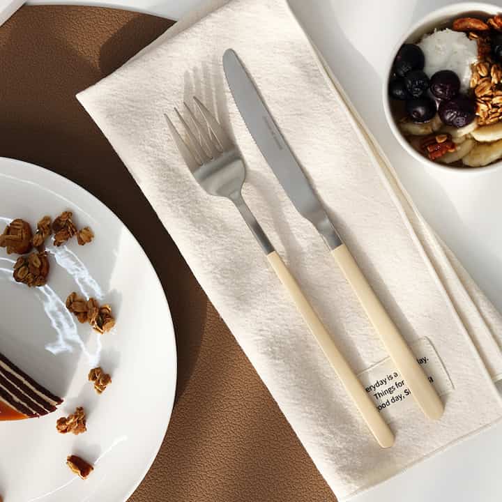 Matte Silver Flatware Set – 4 Forks & 4 Knives