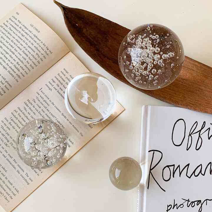 クリスタル 透明 ガラス ペーパーウェイト［3サイズ］