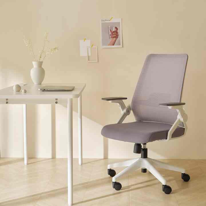 Ultimate 300 メッシュ 回転式 アームレスト付きチェア［2色］