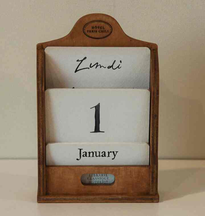 カレンダー with Wood Stand