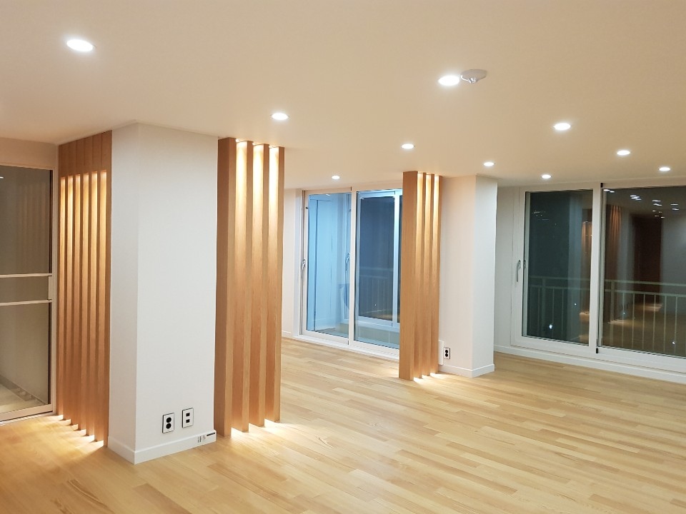 우드톤 분위기에 고급스럽고 따뜻한 공간 디자인!! | 라이프스타일 슈퍼앱, 오늘의집