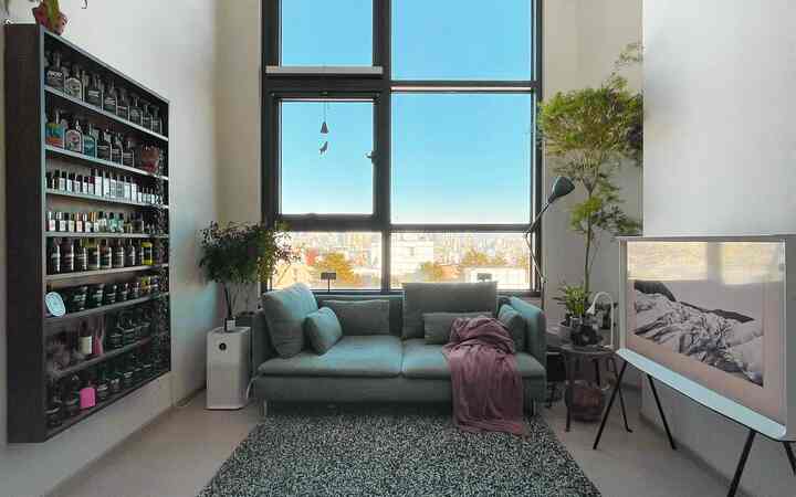 Hunian Duplex Milik Fotografer