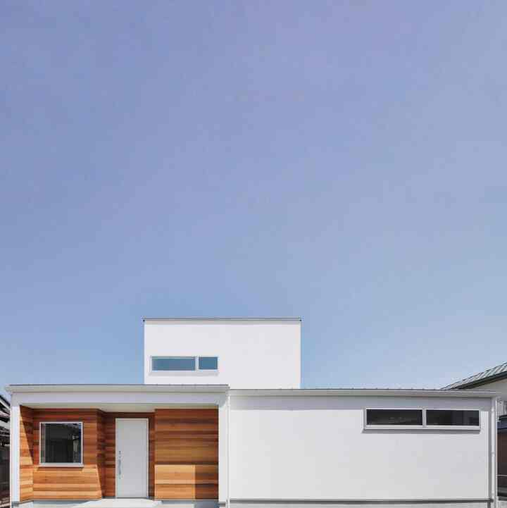 🇯🇵 明るい光が差し込む白×アッシュベージュの家