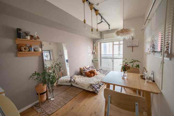 🇯🇵 18㎡でふたり暮らし。小さな空間に好きを詰め込んだカフェ風1Rインテリア