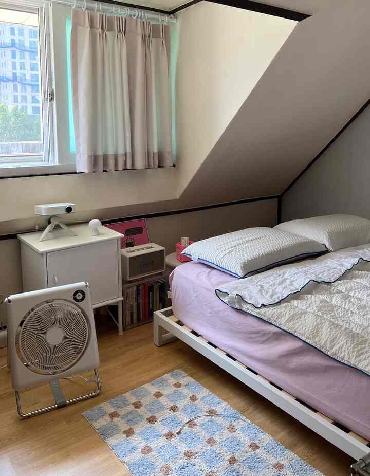 🇰🇷 多彩な色彩で彩られた3畳の屋根裏部屋