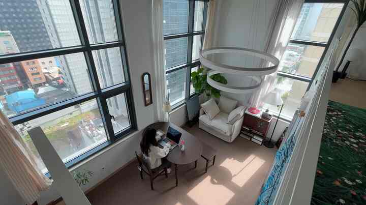 🇰🇷 ナチュラルなロフト付き1R：ロールカーペットで床をDIY 🎥動画付き