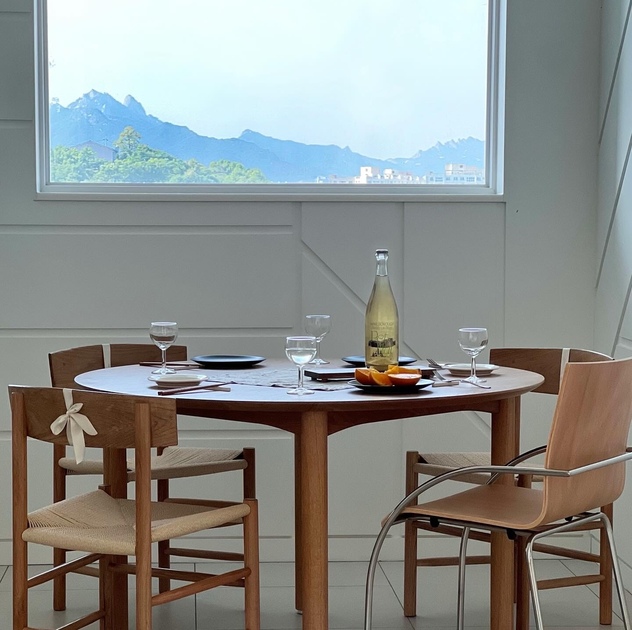 북한산 뷰를 바라보며 식사를 즐길 수 있는 디자이너의 신혼집 | 라이프스타일 슈퍼앱, 오늘의집