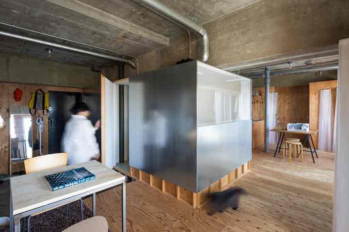 🇯🇵 建築家の自宅を公開！川を感じられる開放的なワンルーム