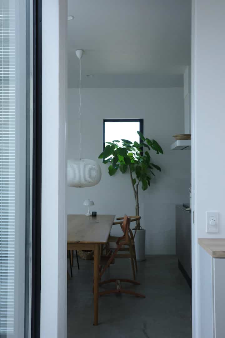🇯🇵 モルタル床の小さな平屋🏠自然の色と香りを感じる暮らし
