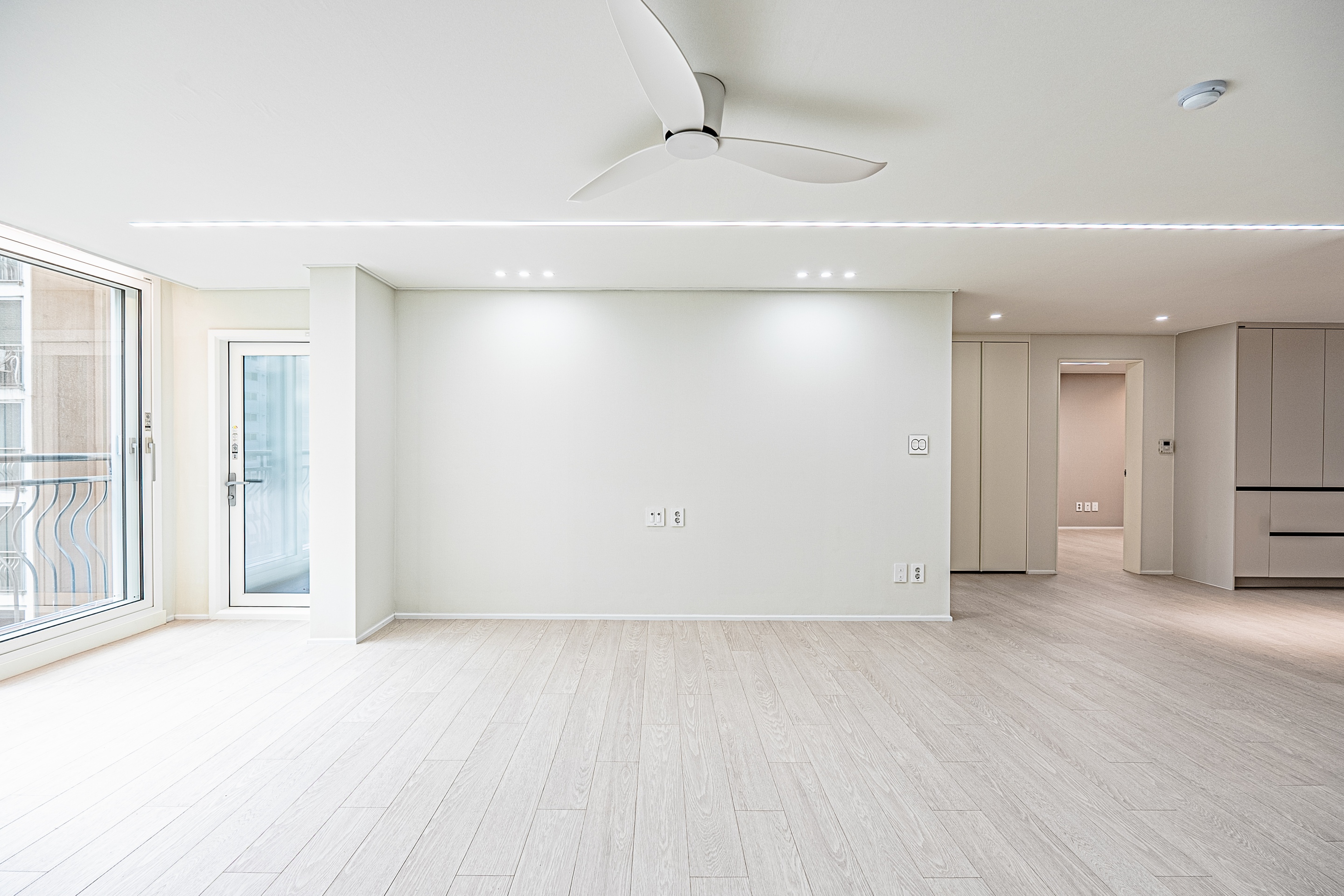 모던함과 따뜻함이 공존하는 40평형 화이트 우드 인테리어⭐ | 라이프스타일 슈퍼앱, 오늘의집