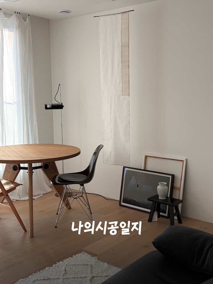 🇰🇷 2LDK｜白×木の部屋が垢抜ける🖤黒とステンレスの効かせ方