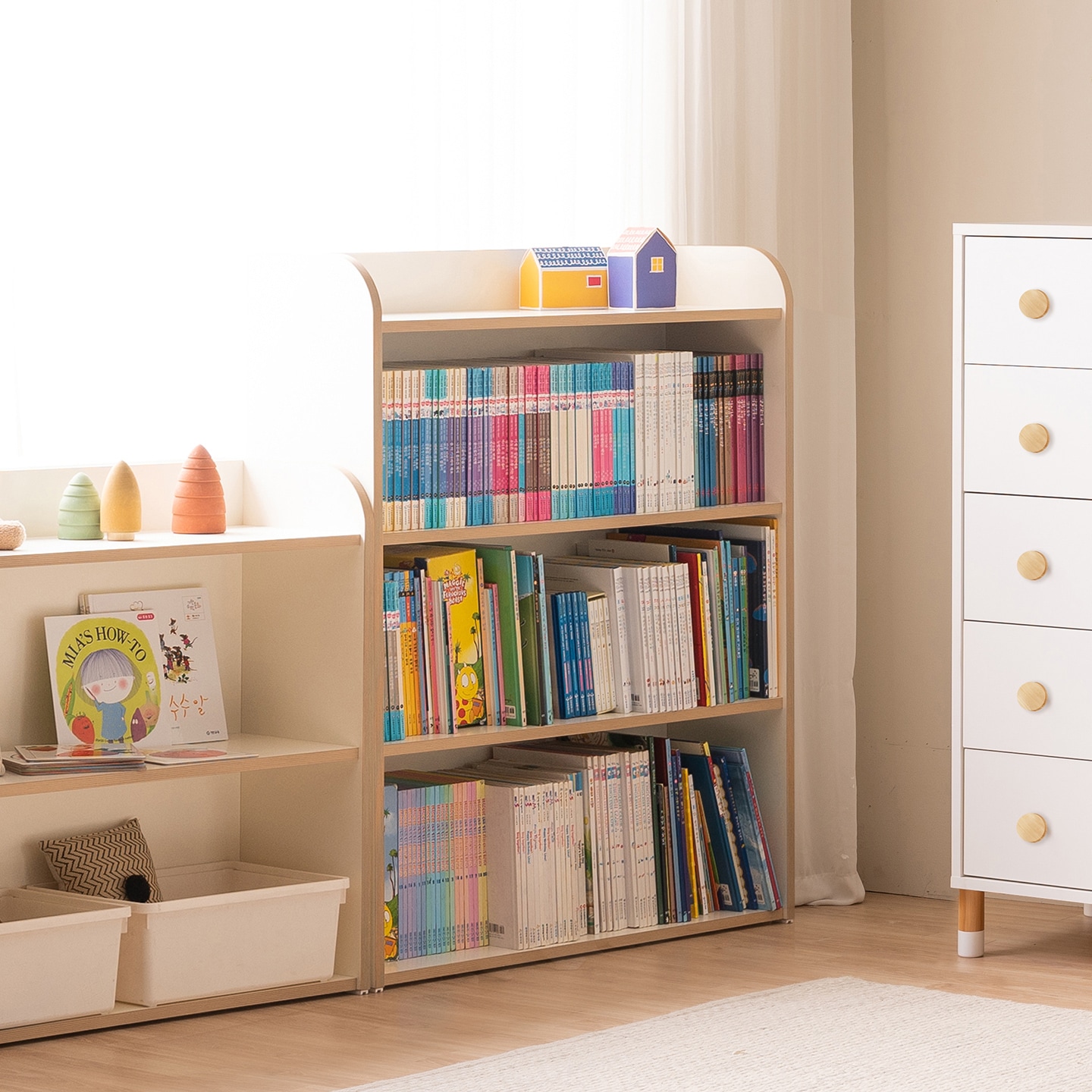 [신상품] 윌로우 토토 가로 900 높이 1125 전면 3단책장 교구장