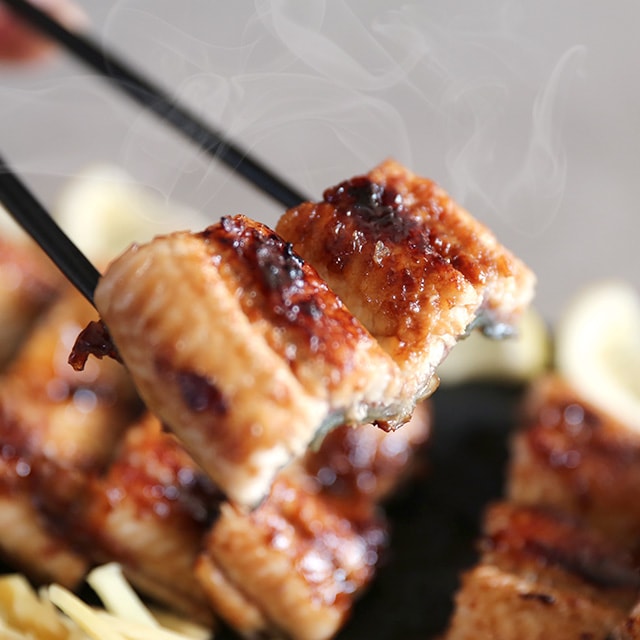 [신상품] 맛꾼 [당일손질] 자포니카 민물장어 1kg(손질후 700g / 2~3미)+소스2종+함초소금 증정 - 자포니카 민물장어 1kg(손질후 700g/4미)