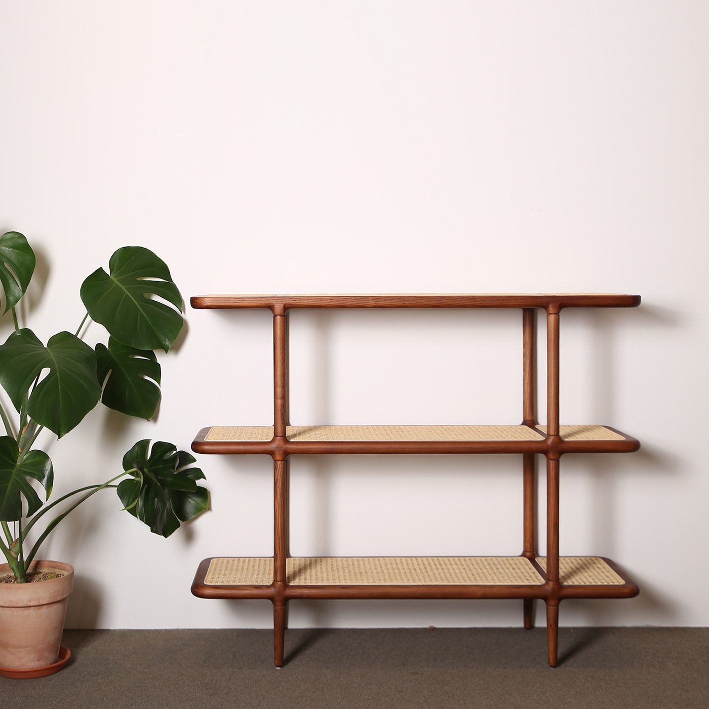 [신상품] 퍼니매스 아바 라탄 3단 선반 케인 인테리어 수납장 미디엄