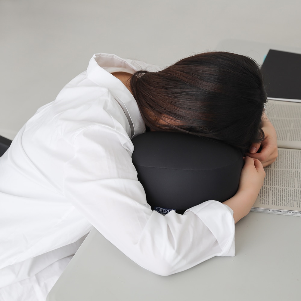 [오늘출발] [신상품] 더릭스홈 엎드려자는 베개 학생 사무실 책상 낮잠 숙면 꿀잠 쿠션 2colors