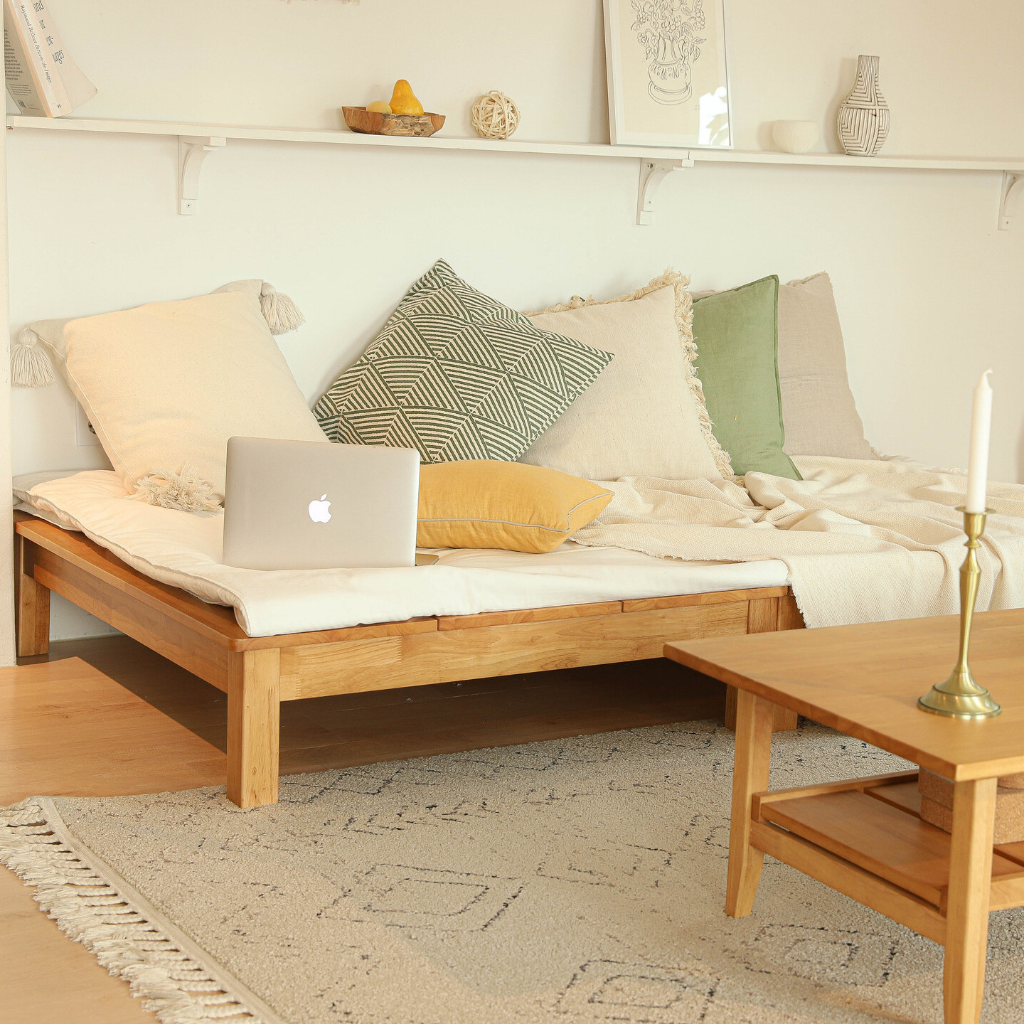 [신상품]일제곱미터 심플 고무나무 평상형 원목 소파베드 슈퍼싱글