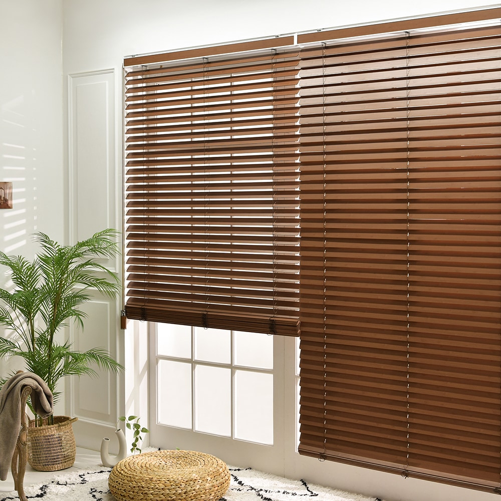 아라크네 라운드 원목 우드블라인드 암막 거실 베란다 창문 무타공 