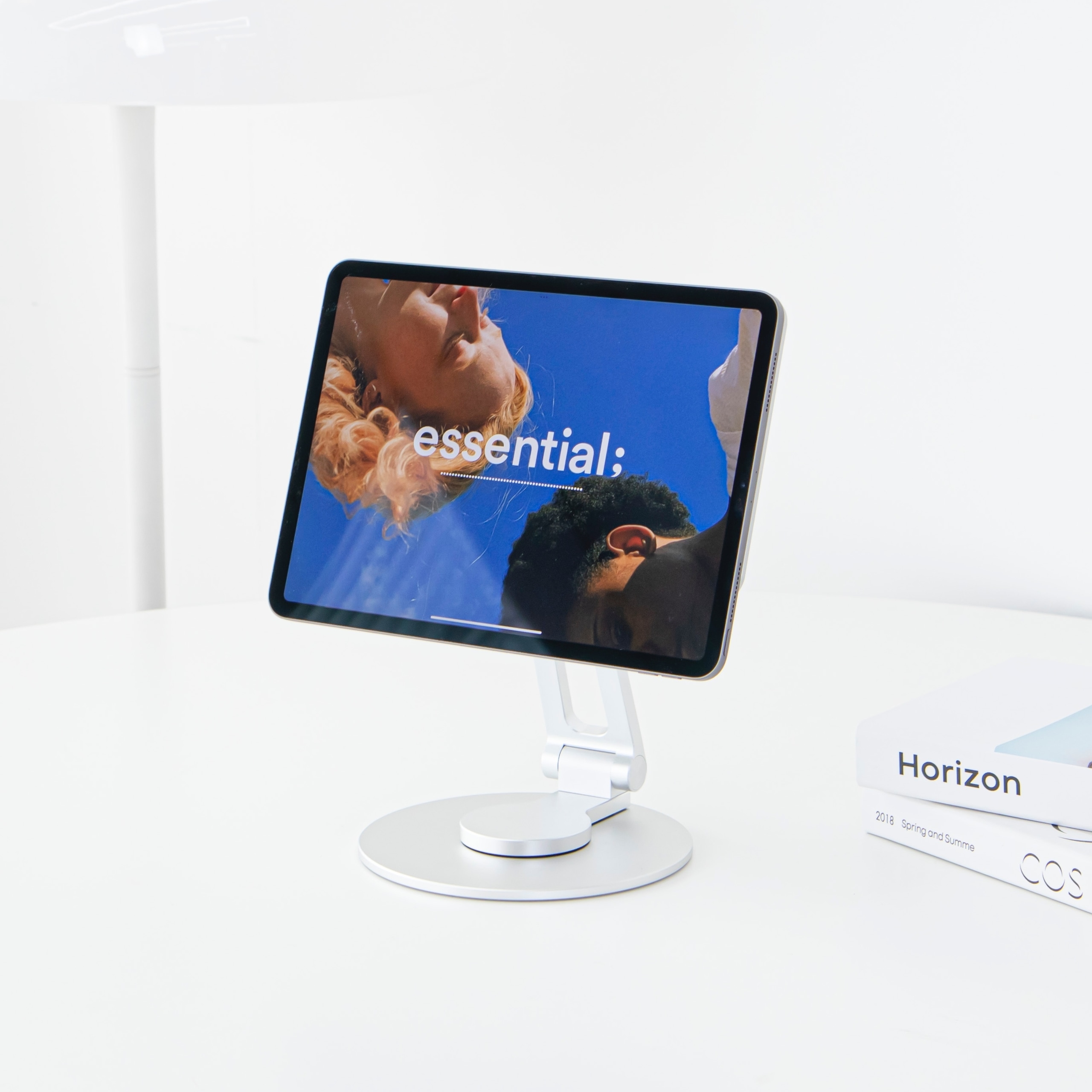 라라밤 360도 회전 마그네틱 아이패드 태블릿 거치대 접이식 스탠드 갤럭시탭 2color