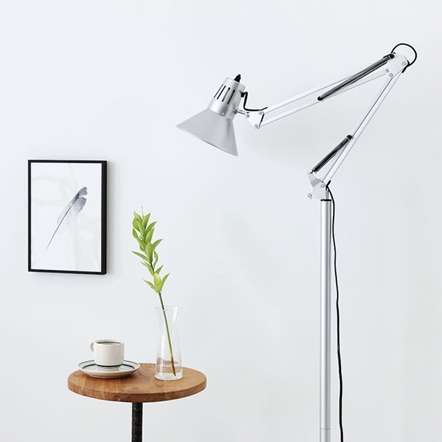 마켓비 E26 색상랜덤 전구증정_TEMPAT 장스탠드 E26 KS2042F - 실버